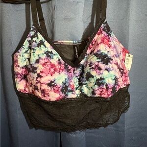 4131
Torrid Bralette White Tiger Dye
WD LC CttnC NWT Size 2 $25